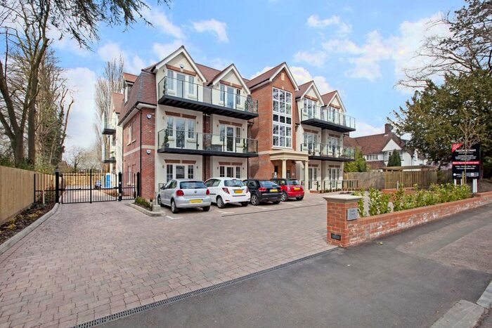 2 Bedroom Flat To Rent In Aldenham Road, Bushey, WD23