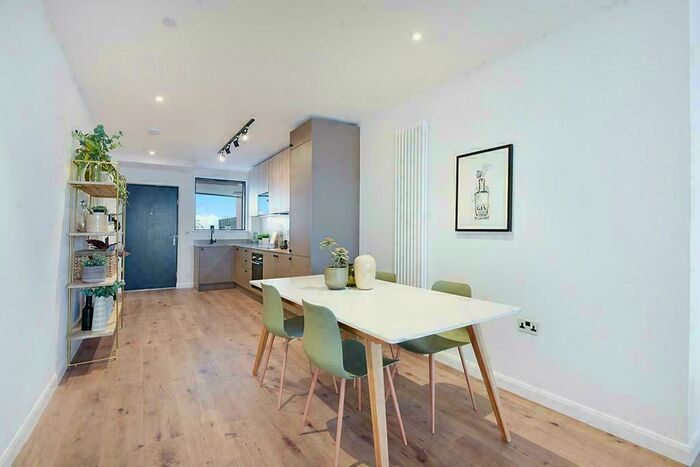 2 Bedroom Apartment For Sale In Yeo Street, Bow, London, E3