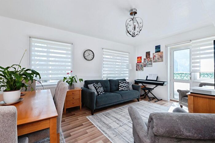 2 Bedroom Apartment For Sale In Moore Avenue, Bournemouth, BH11