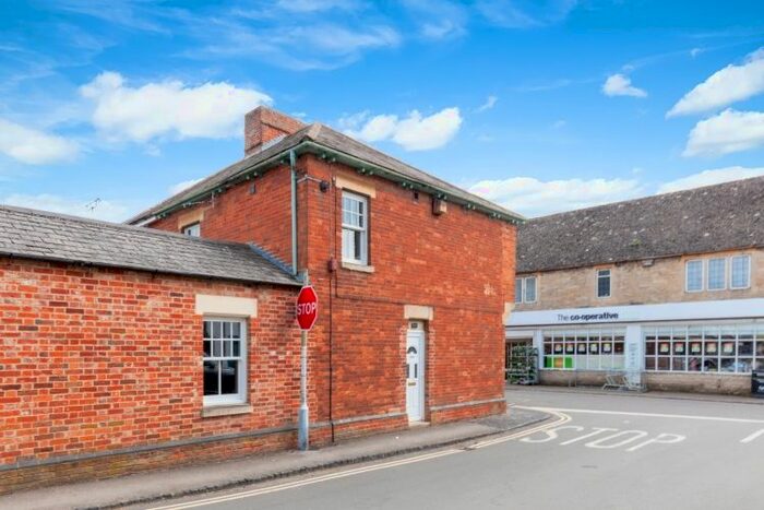 1 Bedroom Flat To Rent In High Street, Eynsham, Witney, OX29