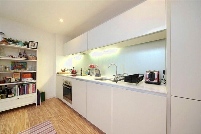 2 Bedroom Flat To Rent In Wingate Square, Clapham, London, SW4