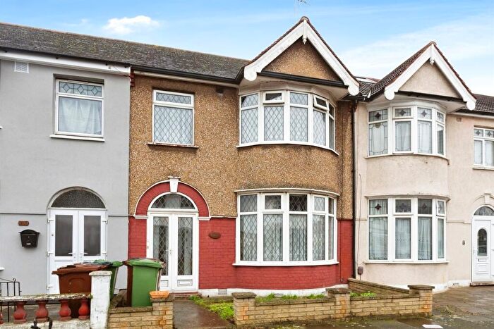 3 Bedroom Property To Rent In Wilmington Gardens, Barking, IG11