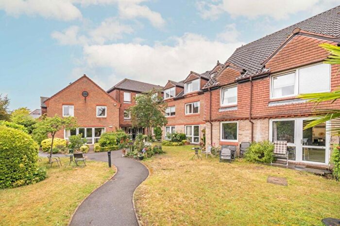1 Bedroom Flat For Sale In Springfield Meadows, Weybridge, KT13