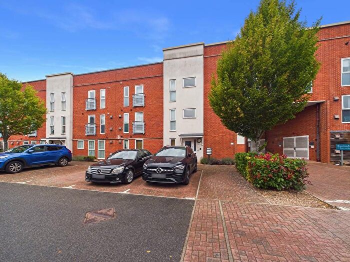 2 Bedroom Flat To Rent In Compair Crescent, Ipswich, Suffolk, IP2