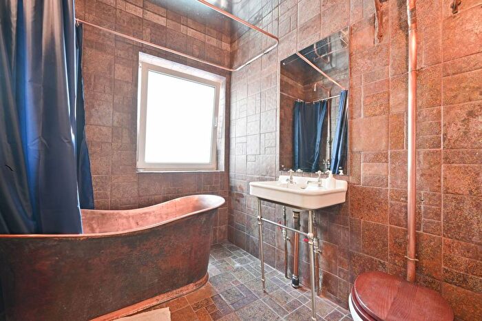 1 Bedroom Flat To Rent In Lower Marsh, Southwark, London, SE1