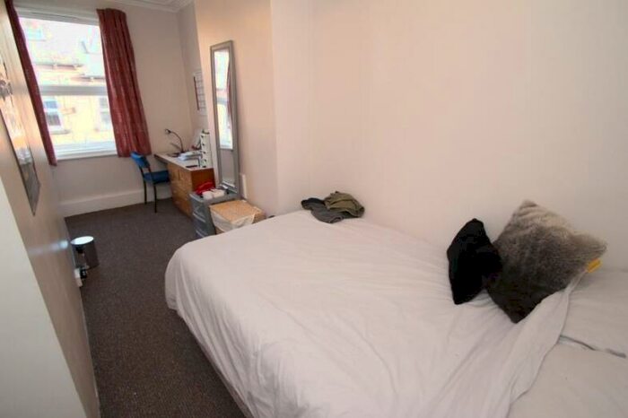4 Bedroom Terraced House To Rent In Estcourt Avenue, Headingley, Leeds, LS6