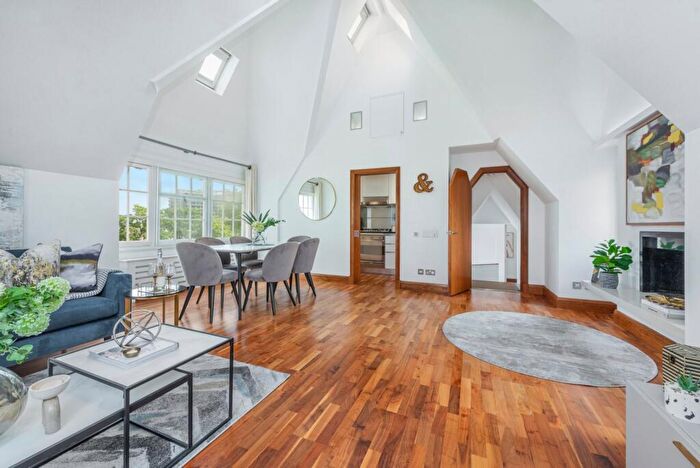 3 Bedroom Flat To Rent In Hampstead Hill Gardens, Hampstead, NW3