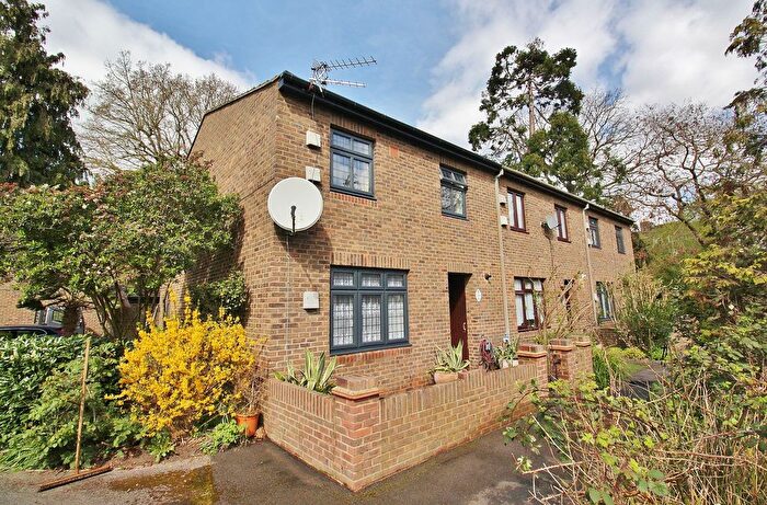 3 Bedroom End Of Terrace House For Sale In Lodge Close, Isleworth, TW7