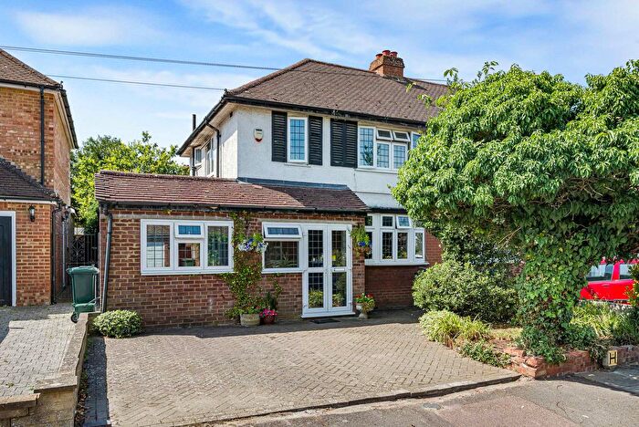 3 Bedroom Semi-Detached House For Sale In Alexander Close, Bromley, BR2