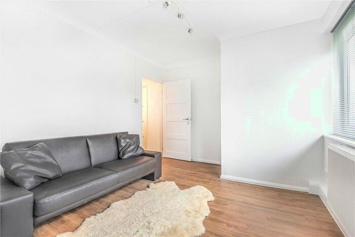 1 Bedroom Flat To Rent In Chartes House, Abbey Street, London, SE1