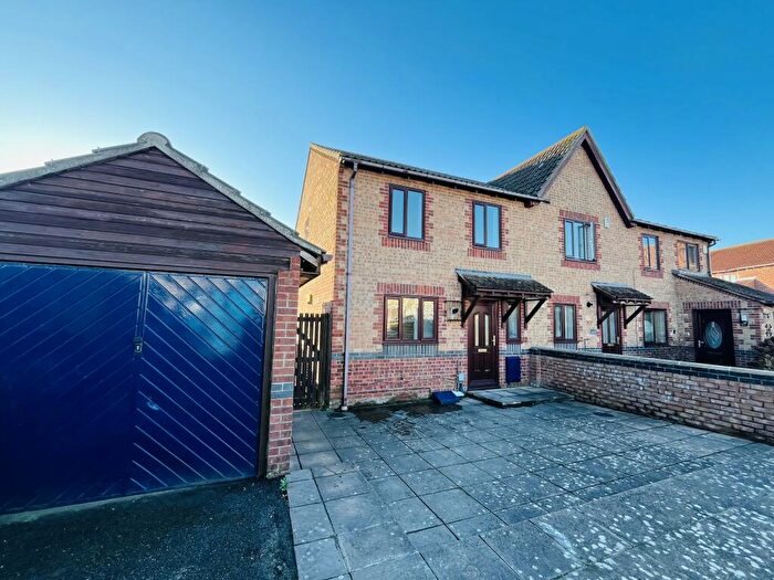 3 Bedroom House To Rent In Drake Avenue - Chickerell, DT3