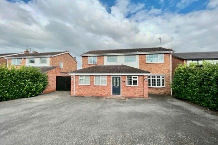 4 Bedroom Property To Rent In Golf Lane, Leamington Spa, CV31