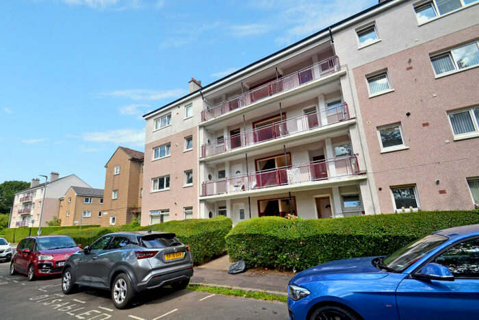 3 Bedroom Flat To Rent In Banchory Avenue, Eastwood, G43