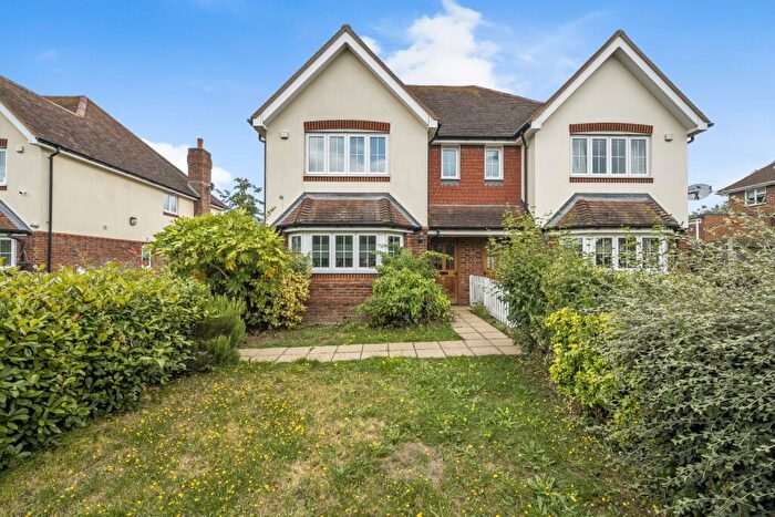 3 Bedroom Semi-Detached House To Rent In Orchard Way Shirley, CR0