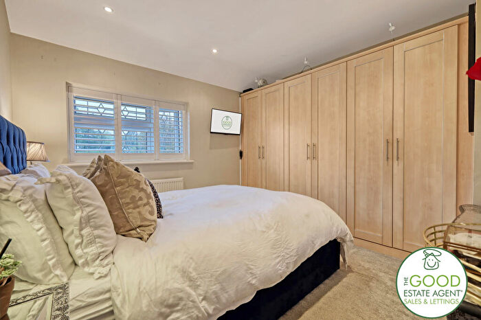 3 Bedroom Terraced House For Sale In Rochford Green, Loughton, IG10