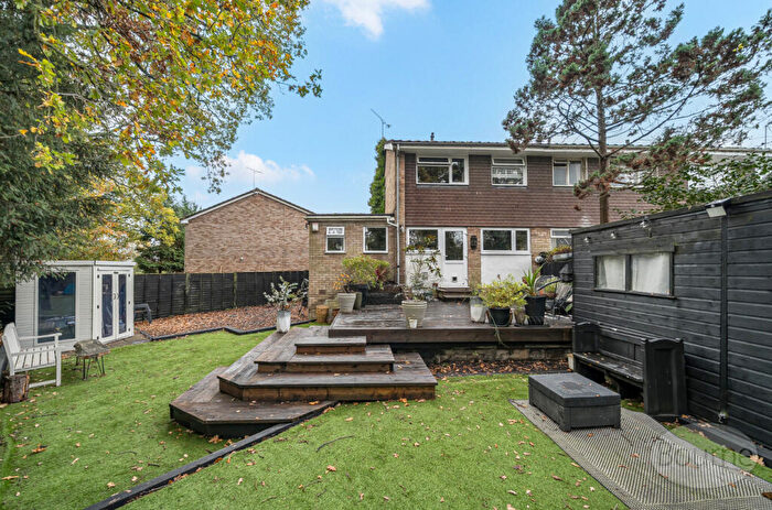 4 Bedroom End Of Terrace House For Sale In White Cottage Close, Farnham, Surrey, GU9