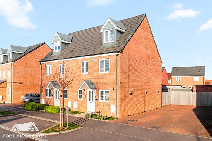 4 Bedroom Semi-Detached House For Sale In Old Oak Way, Harlow, CM17