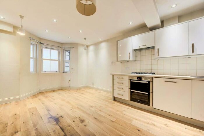 2 Bedroom Flat To Rent In Macfarlane Road, London, W12