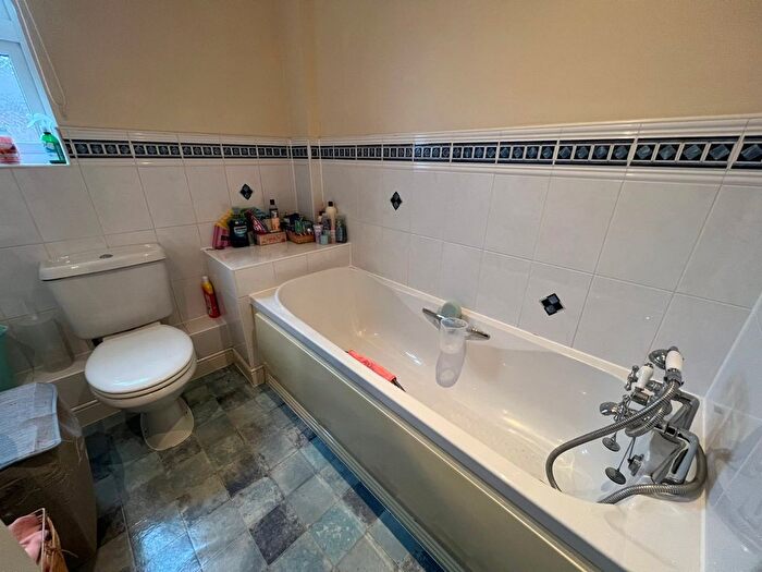 2 Bedroom Flat To Rent In Water Lane, Totton, Southampton, SO40