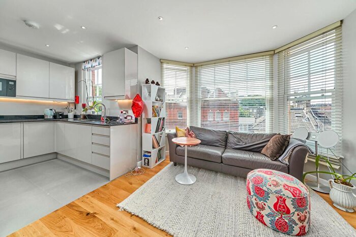 2 Bedroom Flat To Rent In Earls Court Road, SW5