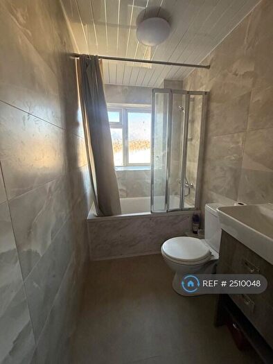 2 Bedroom Flat To Rent In Grove Road, Bournemouth, BH1