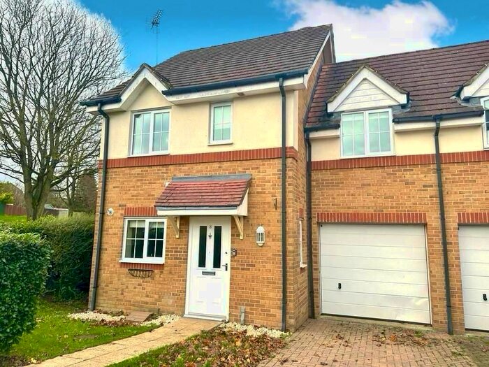 3 Bedroom Link Detached House To Rent In Kimber Close, Tidworth, SP9