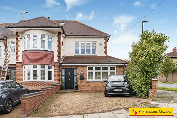 3 Bedroom End Of Terrace House To Rent In Lakenheath, London, N14