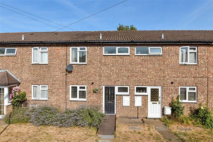 3 Bedroom Terraced House For Sale In Waterfield Green, Tadworth, Surrey, KT20