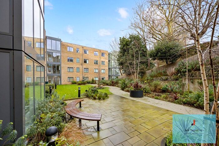 1 Bedroom Flat For Sale In Hove Park Gardens, Hove, BN3