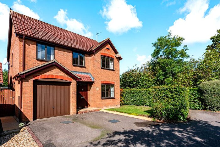 4 Bedroom Detached House For Sale In Upper Wood Close, Shenley Brook End, Milton Keynes, Buckinghamshire, MK5