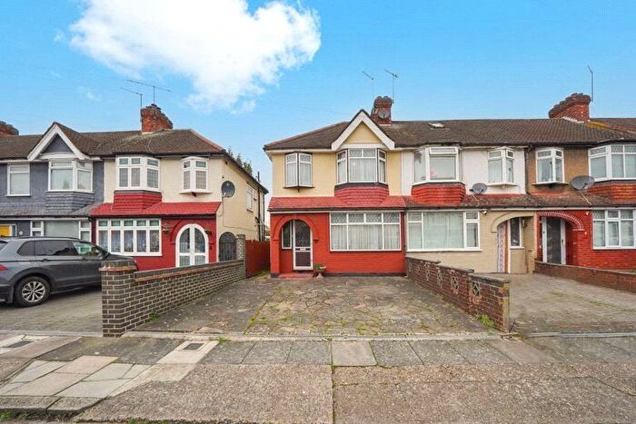 3 Bedroom End Terrace House For Sale In Woodgrange Gardens, Enfield, EN1