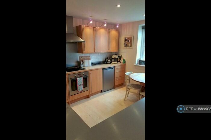 2 Bedroom Flat To Rent In Fleming House, Nottingham, NG3