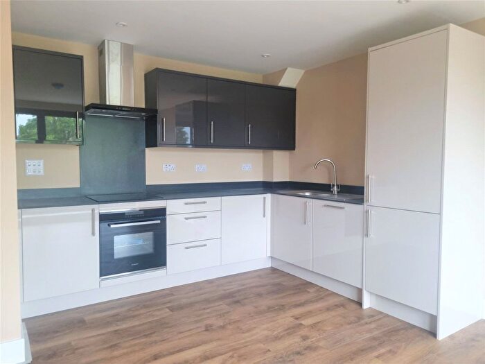 2 Bedroom Flat To Rent In Croft Avenue, West Wickham, BR4