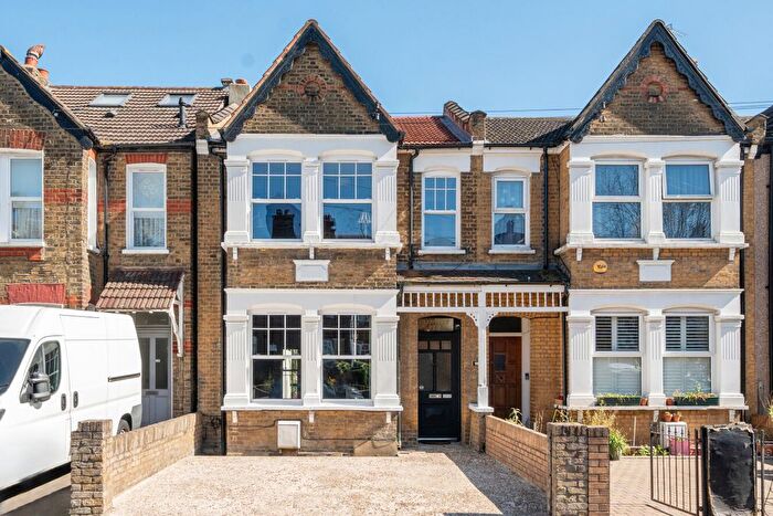 3 Bedroom End Of Terrace House For Sale In Palmers Road, Arnos Grove, London, N11