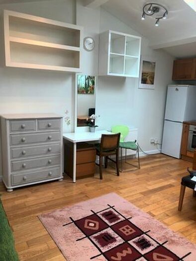 Studio To Rent In Thames Avenue, Perivale, Greenford, UB6
