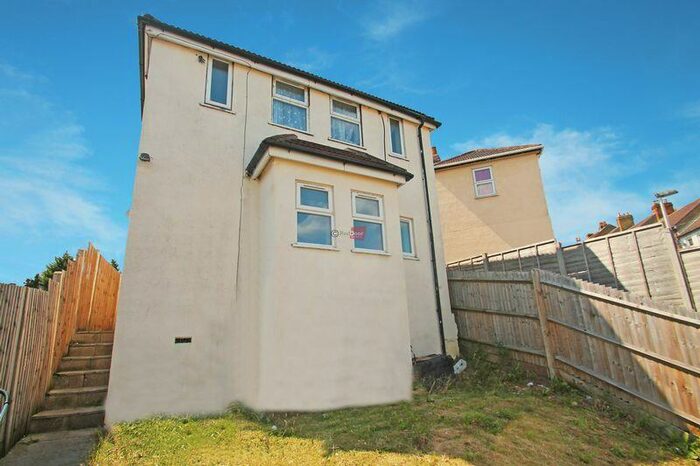 2 Bedroom Flat To Rent In Victoria Road, Chatham, ME4