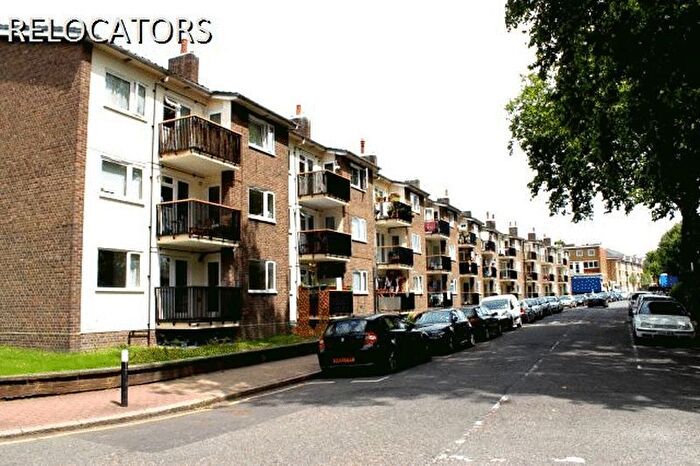 3 Bedroom Flat To Rent In Beaumont Square, London, E1