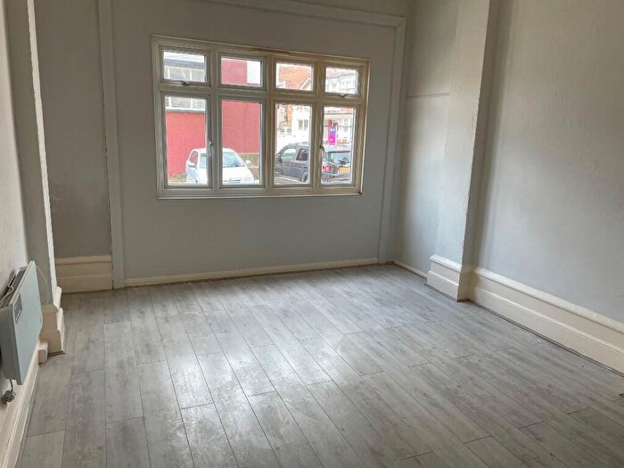 Studio To Rent In Station Road, Westcliff-On-Sea, Essex, SS0