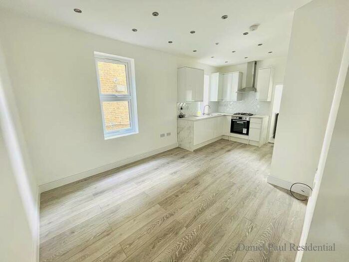 2 Bedroom Flat To Rent In Boston Road, W7