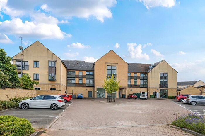 2 Bedroom Flat To Rent In Thornhill Close, Carterton, OX18