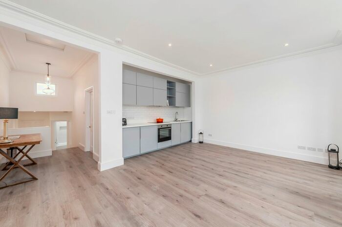 2 Bedroom Flat For Sale In Burns Road, London, NW10
