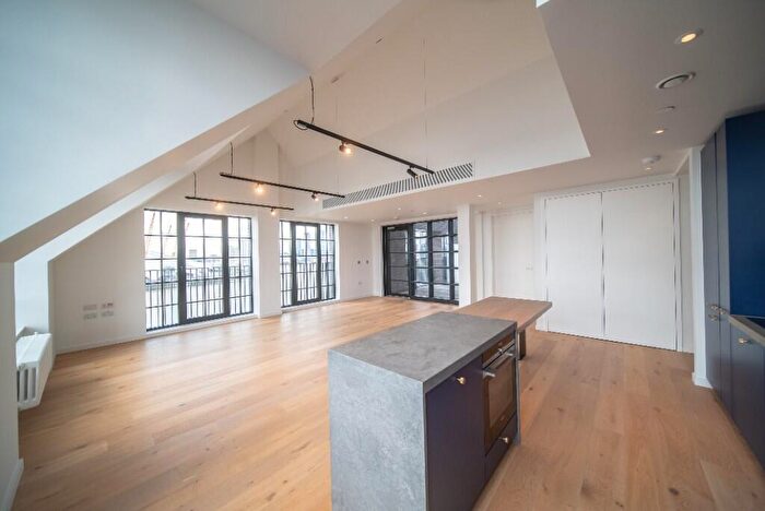 3 Bedroom Penthouse For Sale In Sales Gallery, Orchard Place, London, E14
