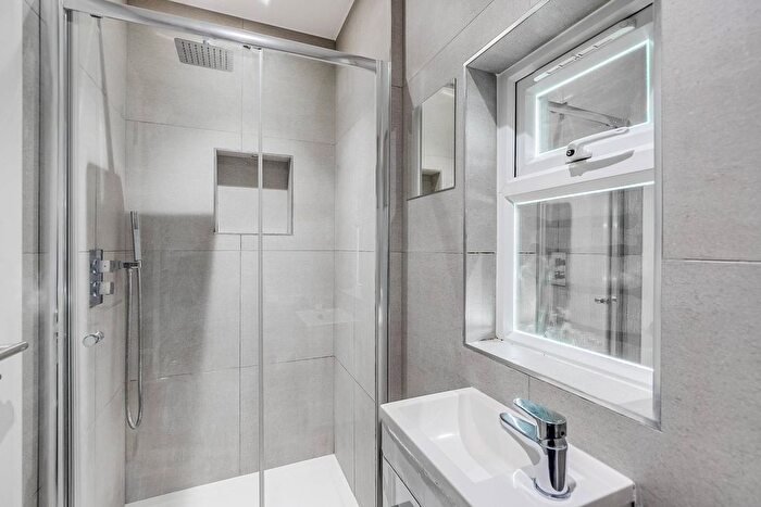 1 Bedroom Flat To Rent In Dawes Road, Munster Village, London, SW6