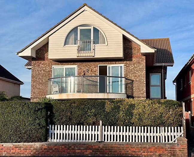 2 Bedroom Flat For Sale In Southwood Road, Hayling Island, PO11