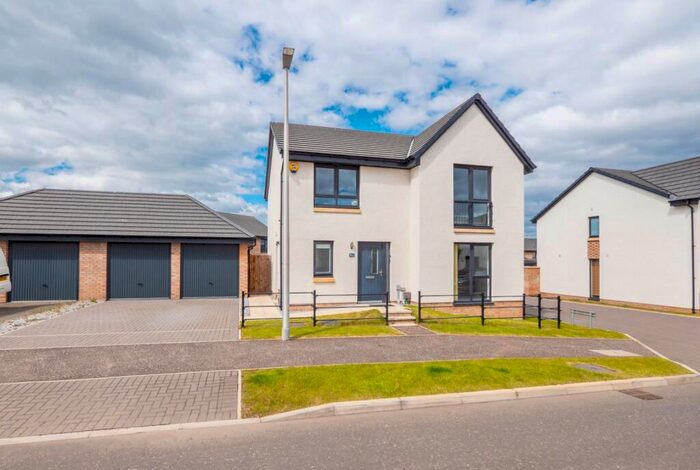 4 Bedroom Detached House To Rent In Meadowsweet Drive, Edinburgh, EH4