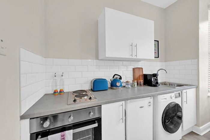 1 Bedroom Studio To Rent In Wightman Road, Haringey, London, N8