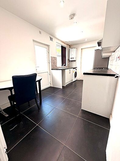 3 Bedroom End Terrace House To Rent In Tudor Road, Leicester, LE3