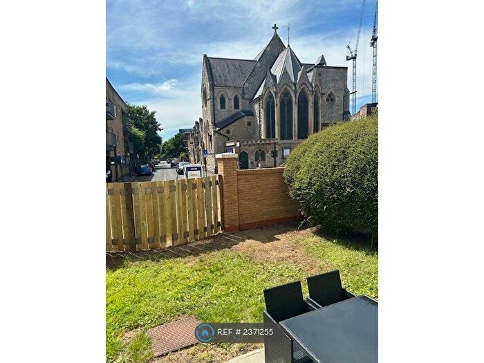 3 Bedroom Flat To Rent In Scorton House, London, N1