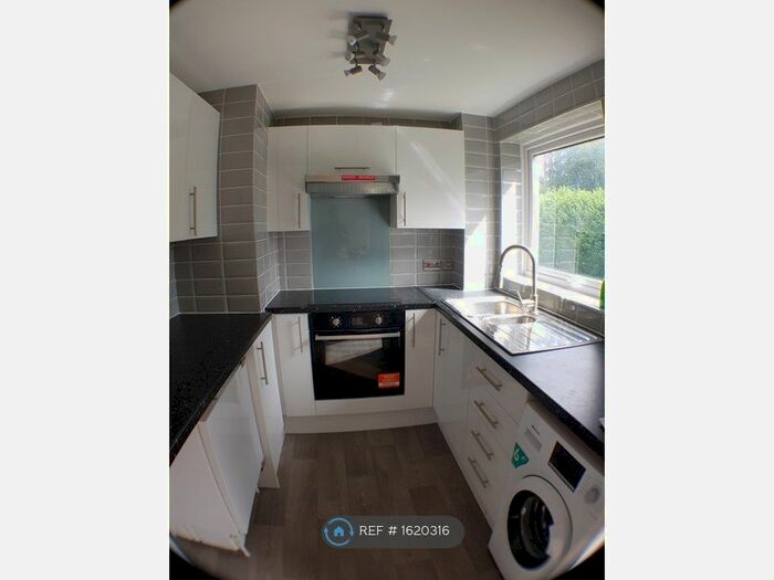 2 Bedroom Flat To Rent In Basinghall Gardens, Sutton, SM2