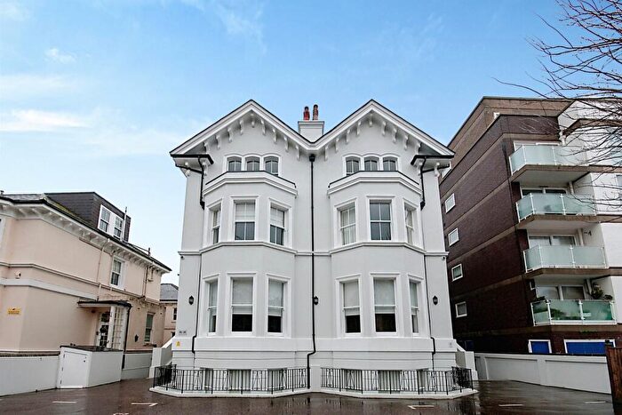 2 Bedroom Flat For Sale In Trinity Trees, Eastbourne, BN21